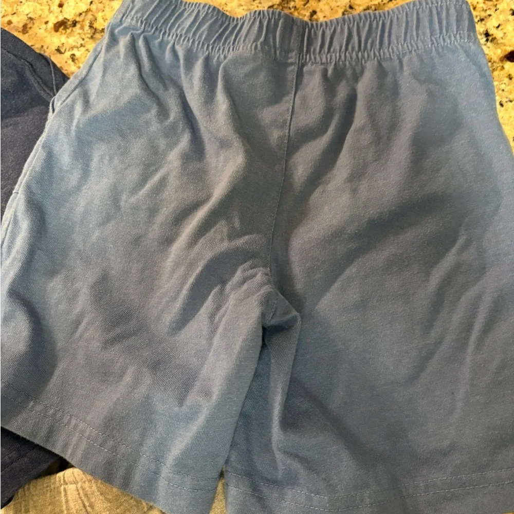 Bundle Size 4T OSHKOSH B’gosh 3 pairs shorts‎